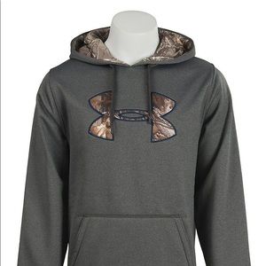 Under Armour Hoodie 🦌🌲